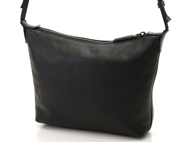 【激レア✨】PRADA プラダ ブラック 黒 スエード ショルダーバッグ 極美品✨プラダ ショルダーバッグ ブラック 黒 - メルカリ