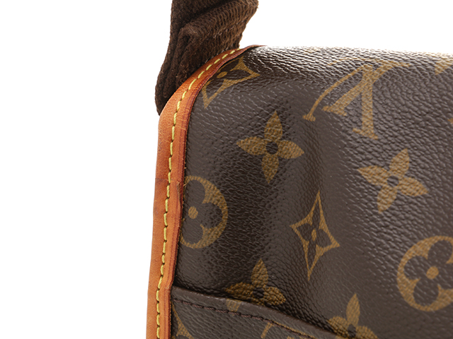 LOUIS VUITTON ルイ・ヴィトン メッセンジャーボスフォールGM