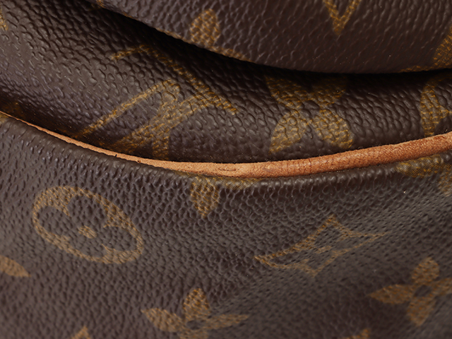LOUIS VUITTON ルイ・ヴィトン ショルダーバッグ ソミュール43