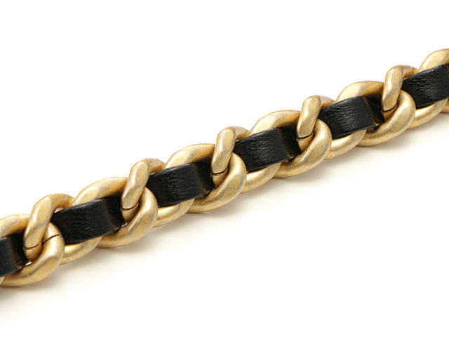 CHANEL 19 ミディアム フラップバッグ ブラック 26 ゴールド金具 CHANEL シャネル 19 フラップバッグ ブラック ゴールド/シルバー