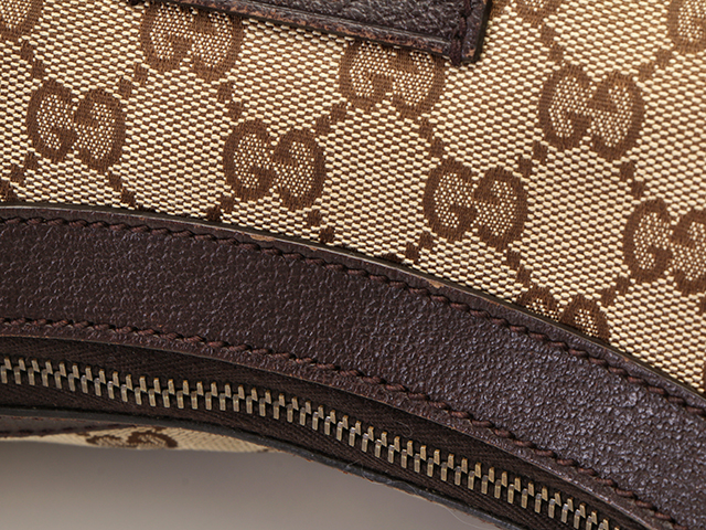 高級　良品　グッチ　GG キャンバス　ロゴプレート　ショルダーバッグ ブラウン 高級 良品 グッチ GG キャンバス ロゴプレート ショルダーバッグ