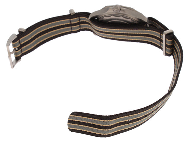 オメガ シーマスター ダイバー300M 007 自動巻き 腕時計 ナイロン ブラウン 2021年6月購入 210.92.42.20.01.001 メンズ 40802063904【アラモード】