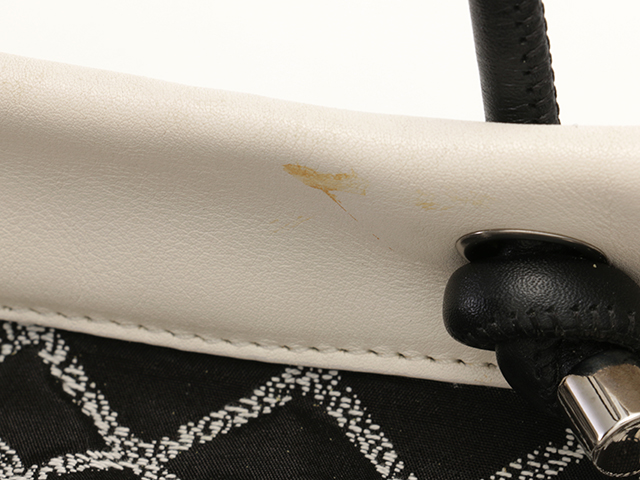 CHANEL シャネル エッセンシャルトートGM A46882 ホワイト CHANEL シャネル エッセンシャルトートGM A46882 ホワイト