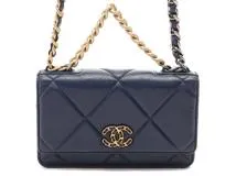 CHANEL シャネル CHANEL19 マキシ マトラッセ チェーンウォレット ヴィンテージ加工 ネイビー ゴールドxシルバー金具  2148103564369【200】 の購入なら「質」の大黒屋（公式）