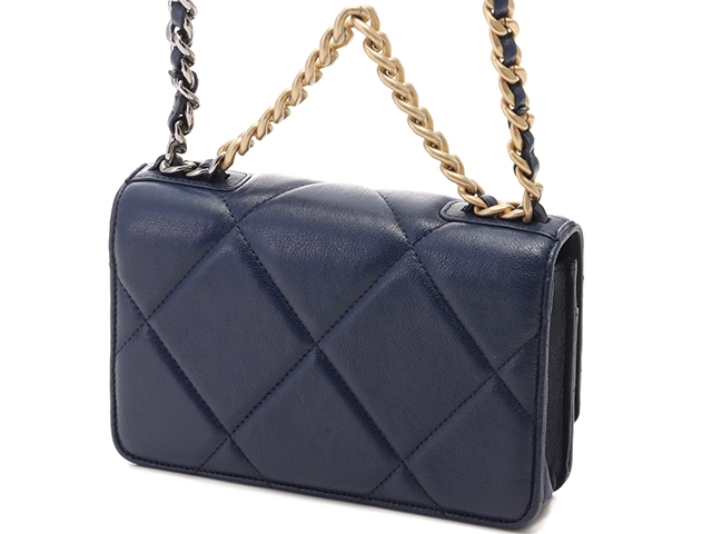 CHANEL シャネル CHANEL19 マキシ マトラッセ チェーンウォレット ヴィンテージ加工 ネイビー ゴールドxシルバー金具 2148103564369【200】