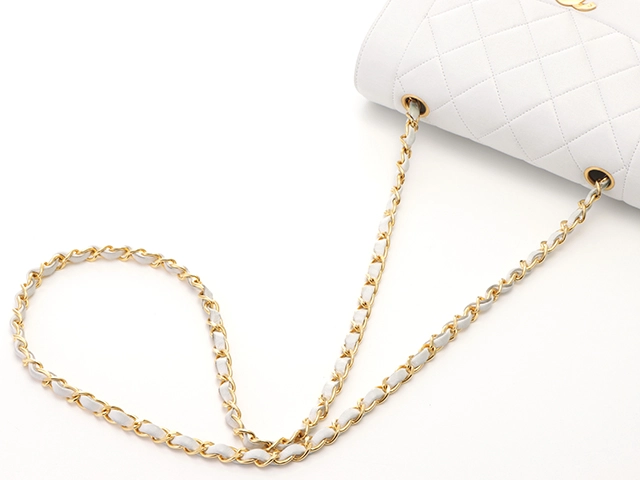 CHANEL　シャネル　ダイアナフラップ　マトラッセ　チェーンショルダー　ホワイト/GP シープ【432】2148103595059