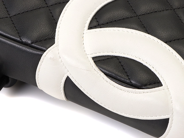 CHANEL　シャネル　カンボンラインミディアムポシェット　ブラックスラッシュホワイトスラッシュSV カーフ 【472】HSA