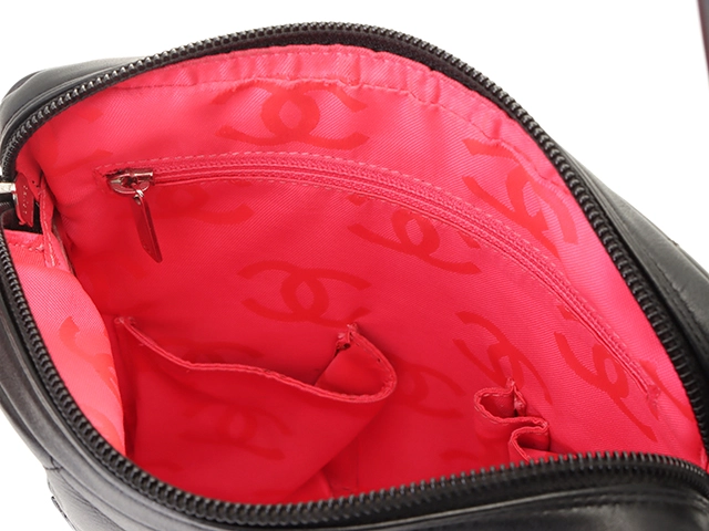 CHANEL　シャネル　カンボンラインミディアムポシェット　ブラックスラッシュホワイトスラッシュSV カーフ 【472】HSA