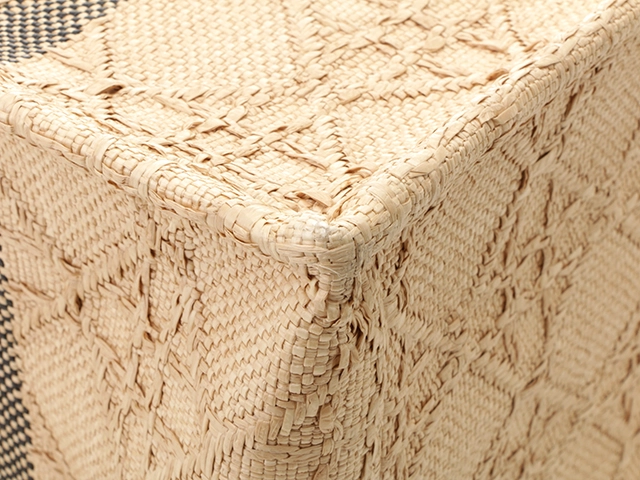 DIOR　ディオール トートバック　ブックトート ミディアムバッグ カナージュ ラフィア ナチュラル　M1296ZSQD_M925【472】AH