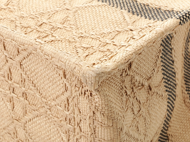 DIOR　ディオール トートバック　ブックトート ミディアムバッグ カナージュ ラフィア ナチュラル　M1296ZSQD_M925【472】AH