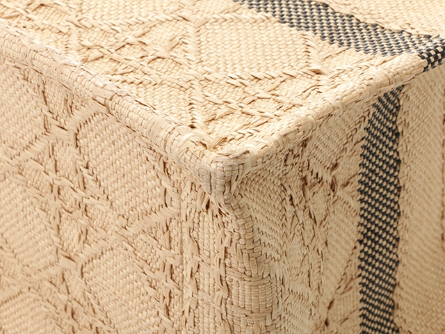 DIOR　ディオール トートバック　ブックトート ミディアムバッグ カナージュ ラフィア ナチュラル　M1296ZSQD_M925【472】AH