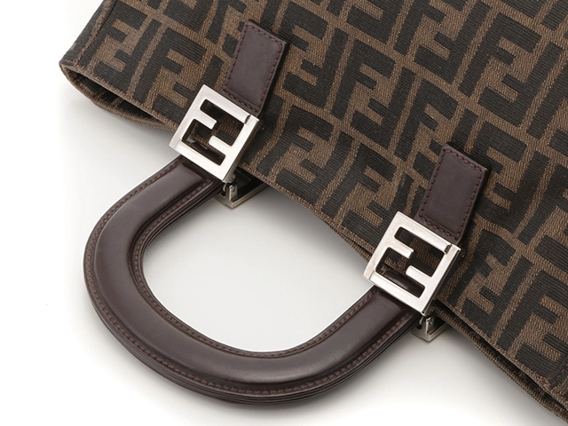 FENDI 　フェンディ　ズッカハンドバッグ　ベージュ　ダークブラウン　キャンバス　レザー　26693【472】HG