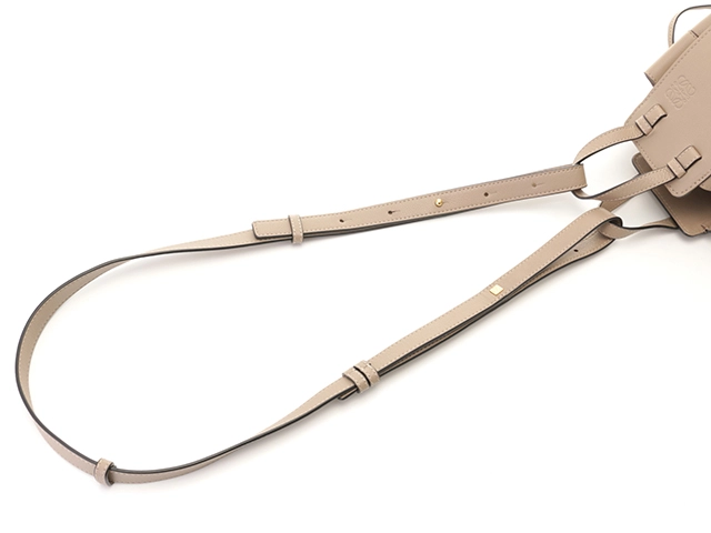 LOEWE ロエベ　ハンモック ドローストリングバッグ　ミニ　グレージュ【431】2148103753565