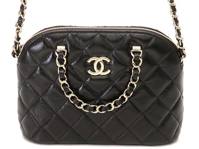 CHANEL 黒ベージュ レザーショルダーバッグ　シャネル　ブラック 入手困難☆》シャネル TrendyCC バッグ オールブラック (CHANEL