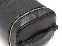 CHANEL　シャネル　ココマーク　タテガタバニティ　ブラック／ＧＰ　キャビア　A01998【430】2148103816932