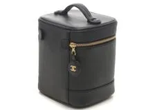 美品　シャネル　ココマーク　キャビアスキン　バニティバッグ　縦型　ブラック CHANEL シャネル ココマーク 縦型バニティ ブラック ゴールド