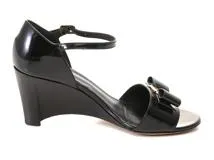 Salvatore Ferragamo　サルヴァトーレフェラガモ　ヴァラウェッジソールサンダル　レディース6　ブラック　パテント　0741079　2148103853630　【432】