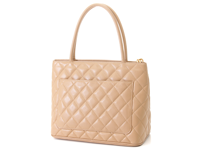 CHANEL ベージュ キルティング 復刻トートバッグ シャネルの”可愛い”がたっぷりのバッグ「復刻トート」｜中古