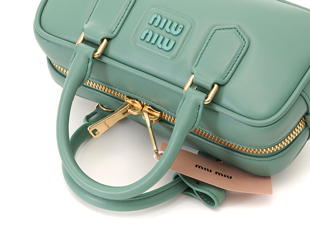 【関税・送料込】MiuMiu アルカディ レギュラー ツンドラ カーキ 中古・古着通販】MIU MIU (ミュウミュウ) アルカディ レザー