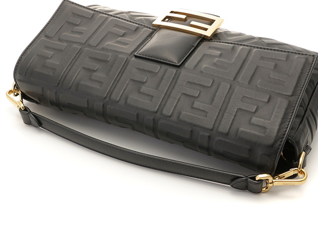FENDI フェンディ ショルダーバッグ ズッカバゲットラージ