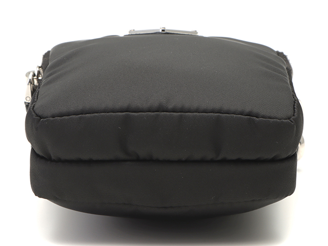 PRADA ブラックナイロンバッグ 中型 中古・古着通販】PRADA (プラダ) ナイロンショルダーバッグ