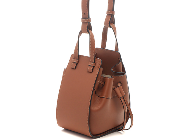 【国内配送】★LOEWE★ ハンモック ミニ レザーバッグ ロエベ LOEWE ハンモック ドローストリングミニ グレー カーフ