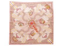 Hermès　エルメス　スカーフ　カレ90　 A LA LUMIERE DU FLAMBEAU　カレ90　ピンクベージュ　【471】L