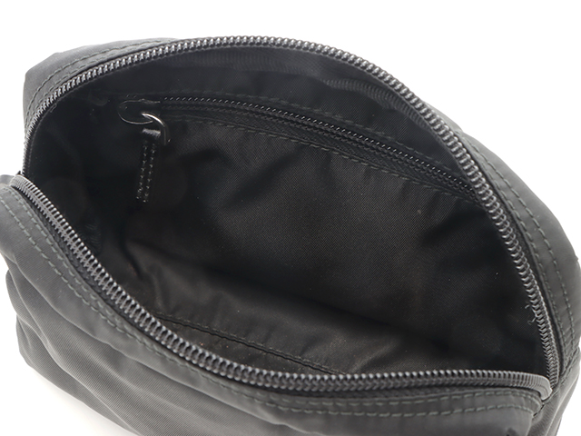 PRADA ブラックナイロンポーチ ギャランティカード 良品 PRADA プラダ ポーチ ブラック ナイロン/レザー 1N0021