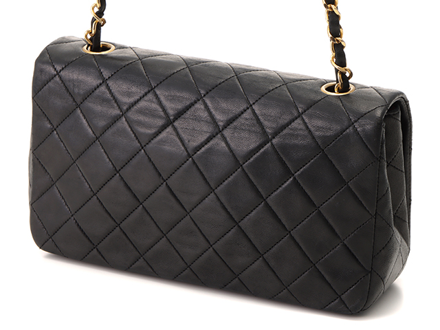 限定額装品/シャネル プリント ブラック ジャケット Uma Thrman CHANEL シャネル マトラッセ23 ターンロックフルフラップ