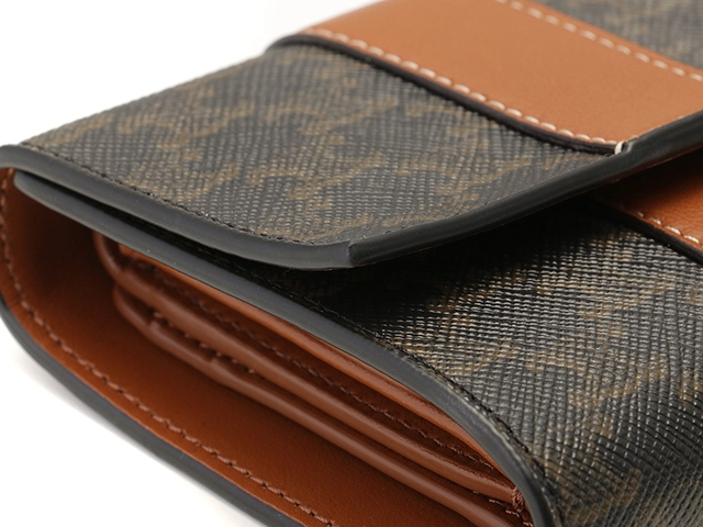 CELINE セリーヌ トリオンフ スモールトリフォールドウォレット 三つ折り財布 タン PVC レザー 10D572BZ9 2148103923197【200】