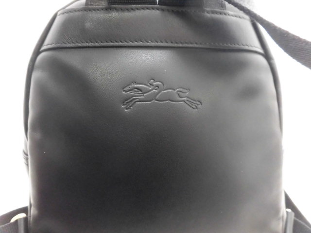 ロンシャン リュック レザー シボ革 ロゴ型押し ゴールド金具 ブラック LONGCHAMP - LONGCHAMP(ロンシャン) リュックサック - 黒 レザー