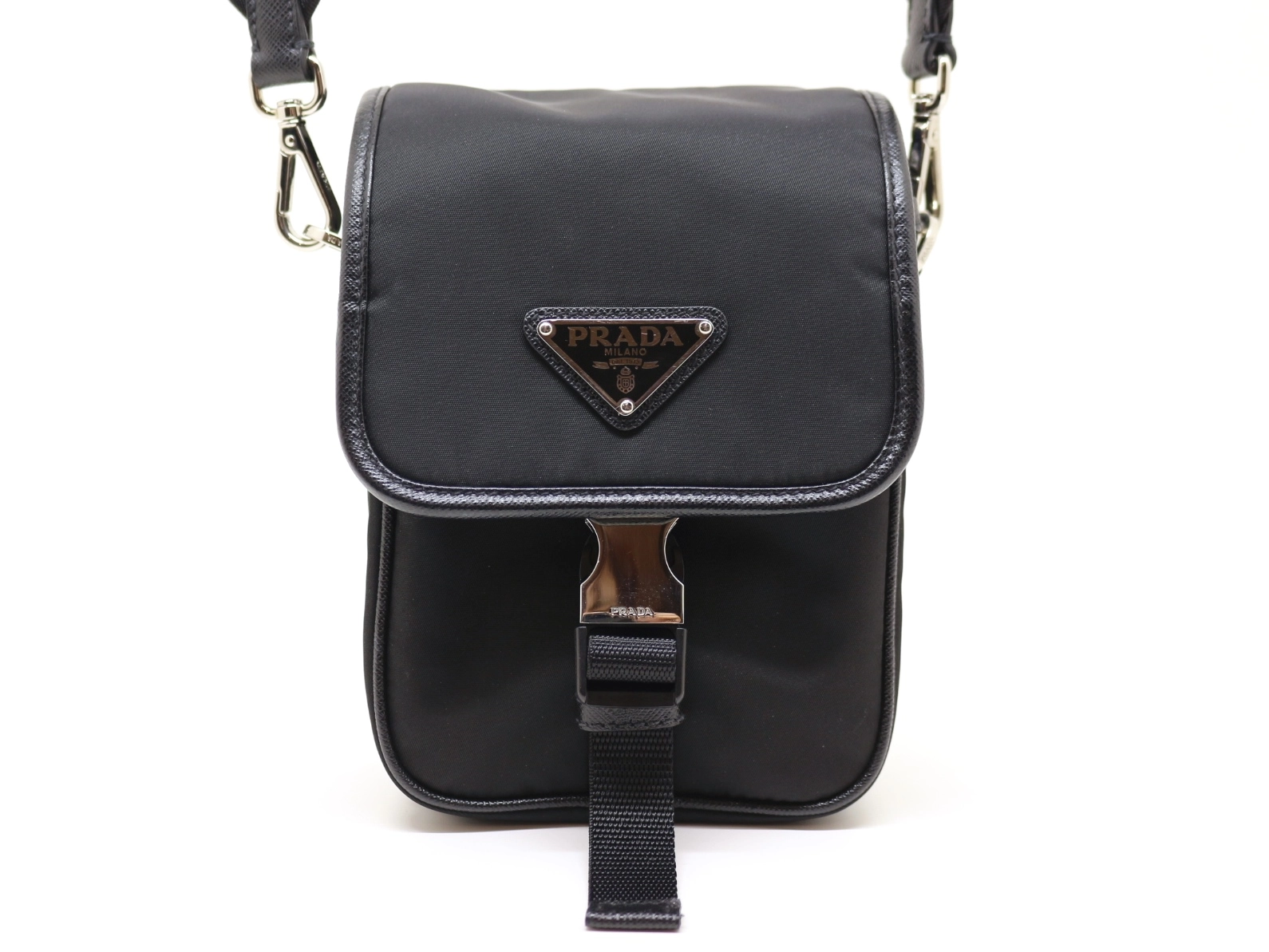 良品】プラダPRADA斜めがけショルダーバッグ 黒サフィアーノ着画 鑑定