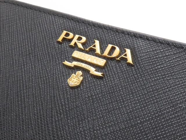 PRADA プラダ　ブラック　二つ折り　金ロゴ　サフィアーノ 1522_2.jpg