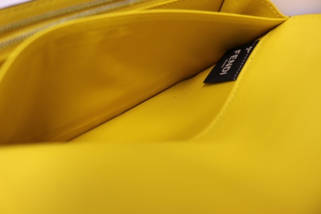 ✨美品✨FENDI フェンディ ピーカブー コンパクトウォレット イエロー ✨美品✨FENDI フェンディ ピーカブー コンパクトウォレット イエロー