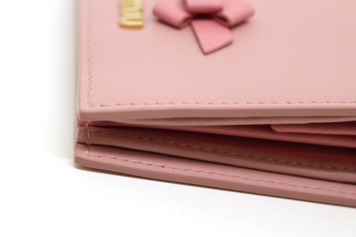 miu miu ミュウミュウ 二つ折り財布 リボンモチーフ ピンク