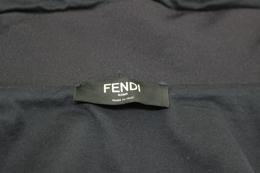 FENDI フェンディ ロゴ ジップアップパーカー メンズS ブラック