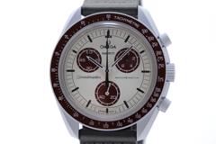 SWATCH スウォッチ MOONSWATCH MISSION TO PLUTO  オメガコラボ バイオセラミック オフホワイト SO33M101 クォーツ メンズ