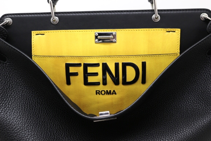 FENDI フェンディ バッグ ピーカブー エッセンシャル ハンドバッグ