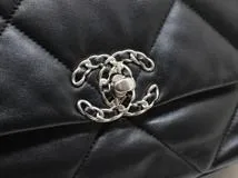 シャネル CHANEL19 ハンドバッグ ブラック SV GP シャイニーラムスキ ヴィンテージ加工 参考定価1,120,900-