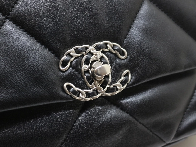 シャネル CHANEL19 ハンドバッグ ブラック SV GP シャイニーラムスキ ヴィンテージ加工 参考定価1,120,900-