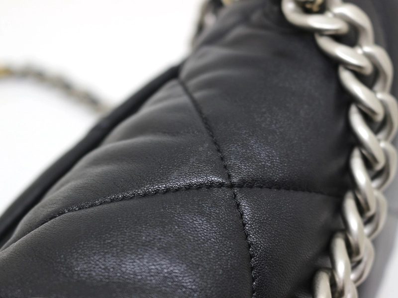 シャネル CHANEL19 ハンドバッグ ブラック SV GP シャイニーラムスキ ヴィンテージ加工 参考定価1,120,900-