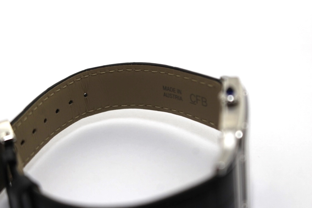 2025年 Cartier カルティエ サントスデュモンLM ブラック ステンレススチール×レザーストラップ メンズ 手巻き