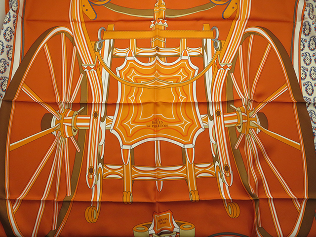 HERMES エルメス スカーフ カレ90 オレンジ/ホワイト シルク 四輪馬車の車輪【430】2143300153453の購入なら「質」の