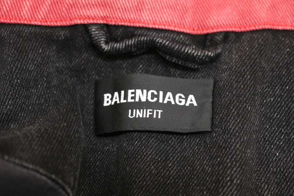 BALENCIAGA UNIFIT ジャケット ブラック/レッド/ホワイト IMG_0883removebgpreview.png