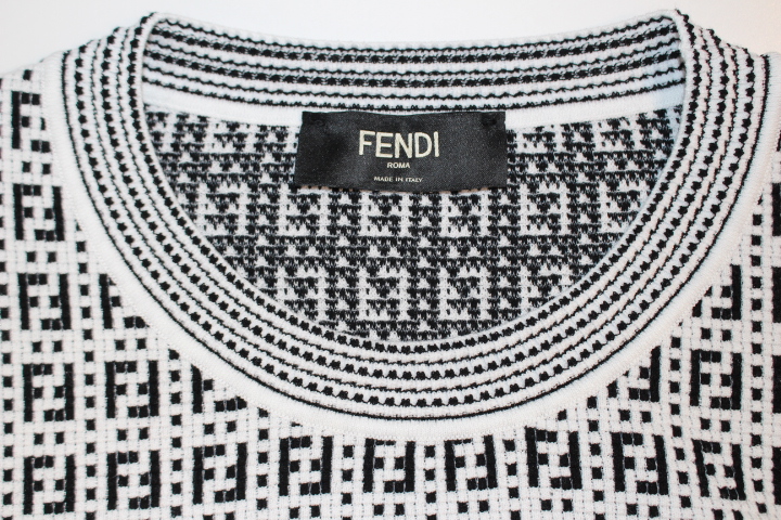 FENDI　フェンディ　ニット　マルチカラービスコース セーター　メンズ52　ブラック　ホワイト　定価￥121,000-　FZY433AF59　 2021年　総柄（2148103444722）【200】