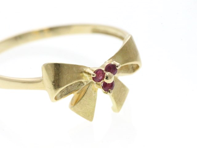 Jewelry ノンブランド ジュエリー 貴金属 宝石 リング 指輪 ルビー リボンモチーフ 無地 13号 1 4g 473 の購入なら 質 の大黒屋 公式