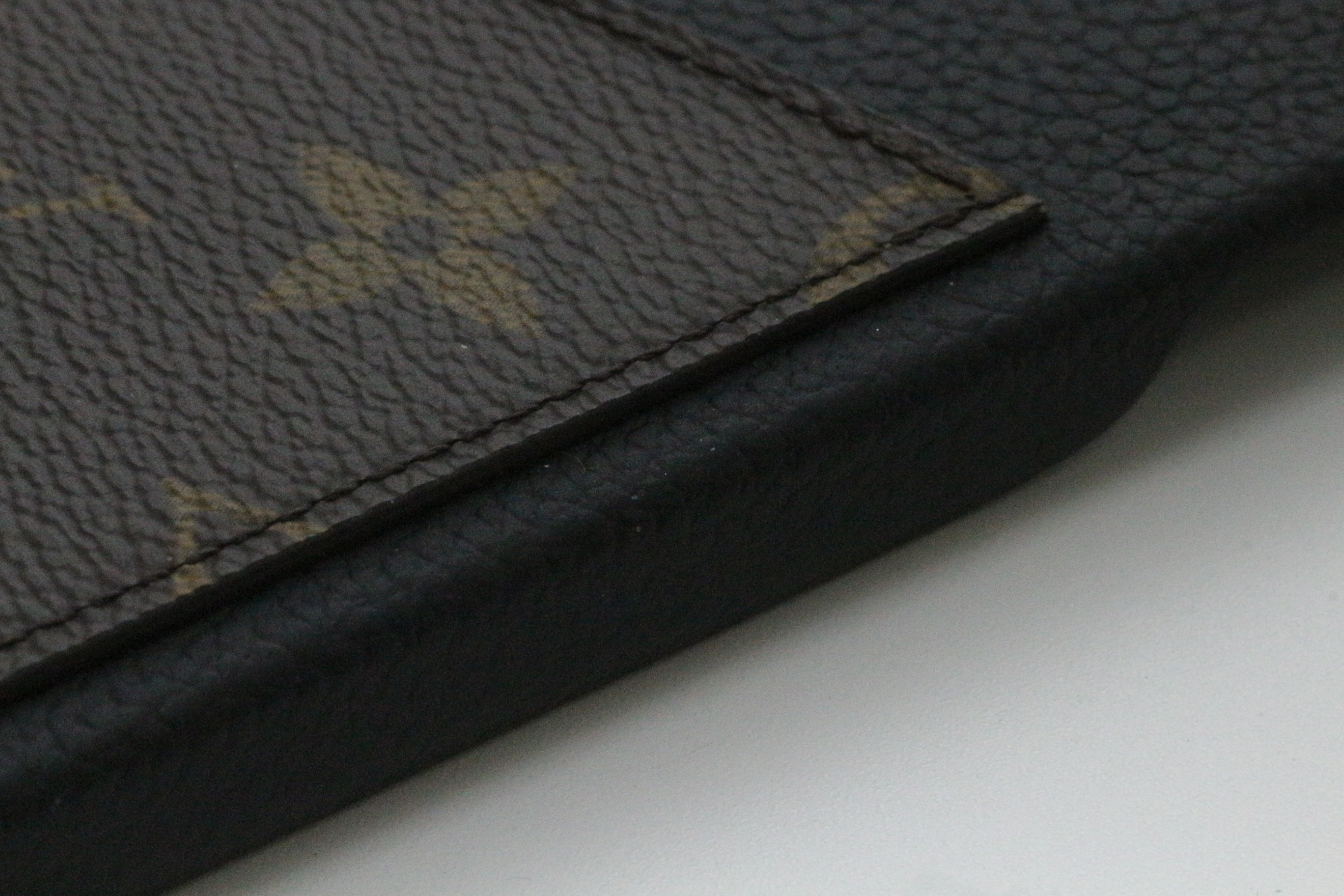 LOUIS VUITTON ルイ・ヴィトン IPHONEケース IPHONEバンパー