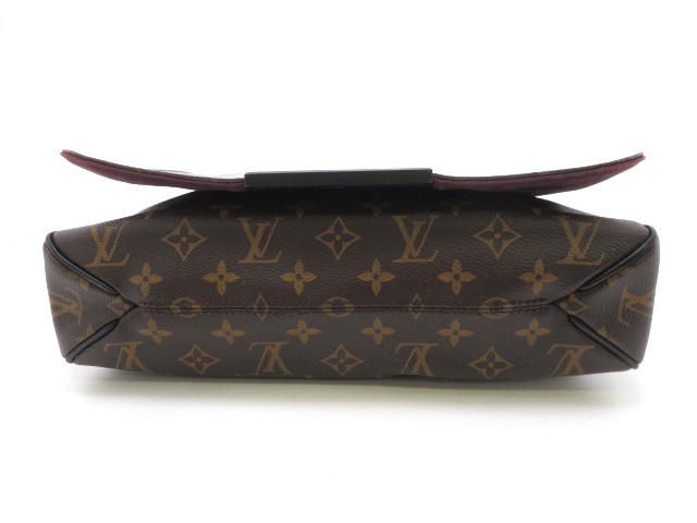 LOUIS VUITTON ルイヴィトン ディストリクトMM メッセンジャーバッグ