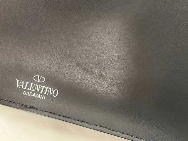 VALENTINO　ヴァレンティノ　ボディバッグ　VLTNロゴ　カーフ　ブラック　【472】A