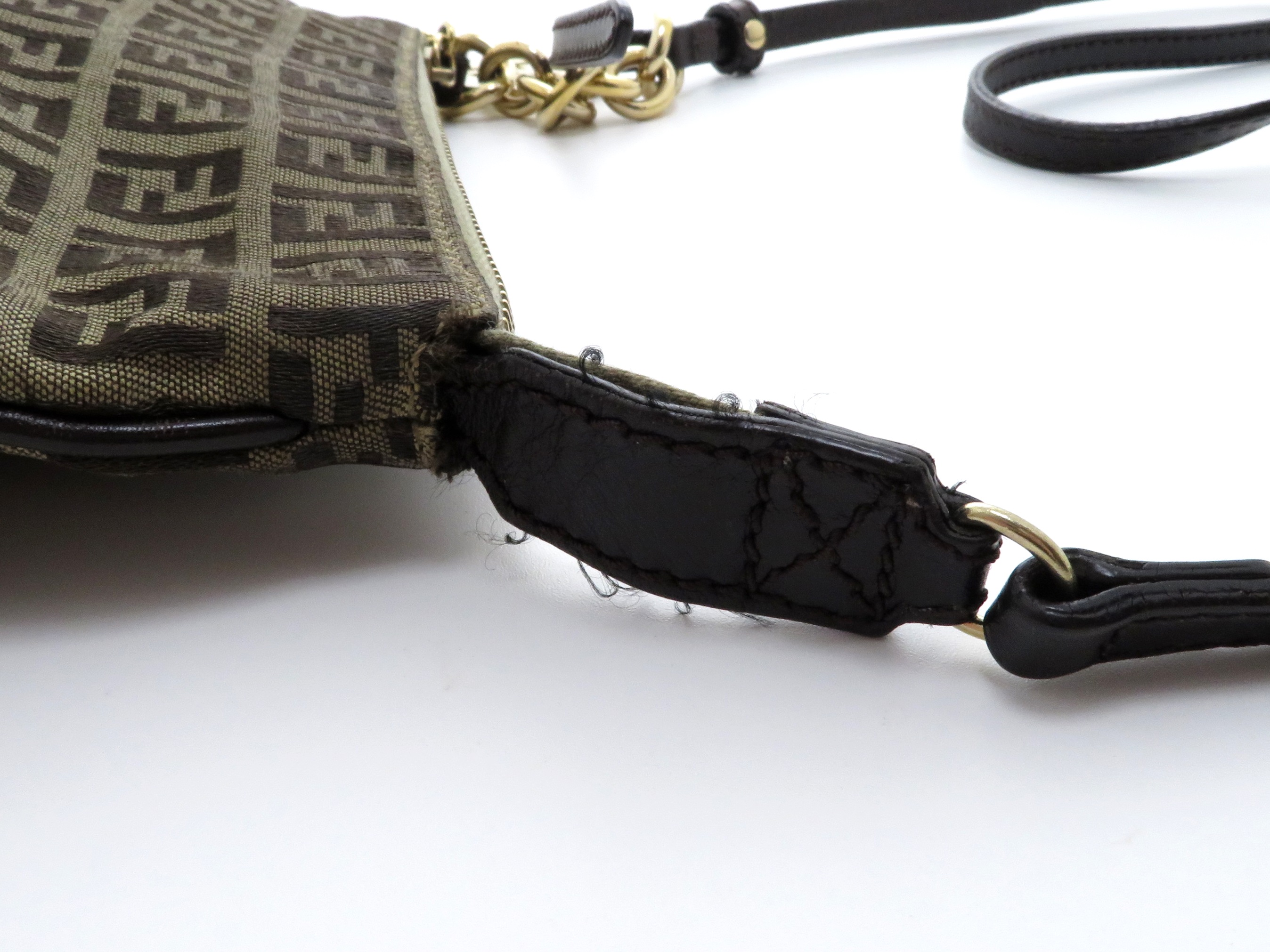 ✨FENDI✨ フェンディ ショルダーバッグ　ズッキーノ FENDI】フェンディ『ズッキーノ柄 セミショルダーバッグ』8BR003